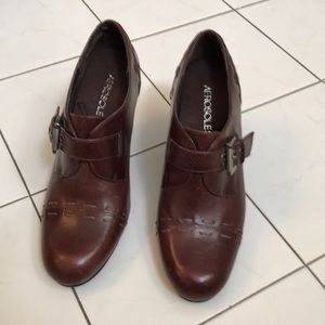 Aerosoles leather wine/maroon colored Shoes. Size 7M.